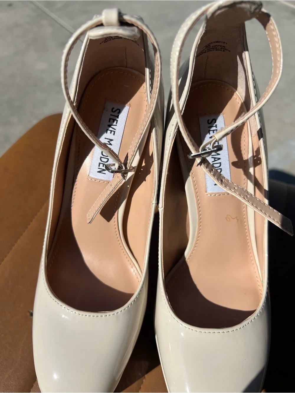 Skyrise bone patent platform Steve Madden heels